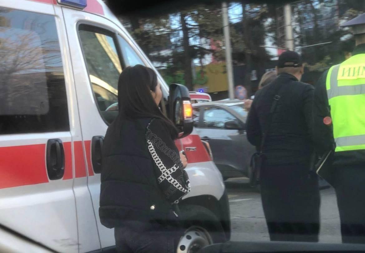 Бишкекте самокатчан кишини авто унаа коюп кетти