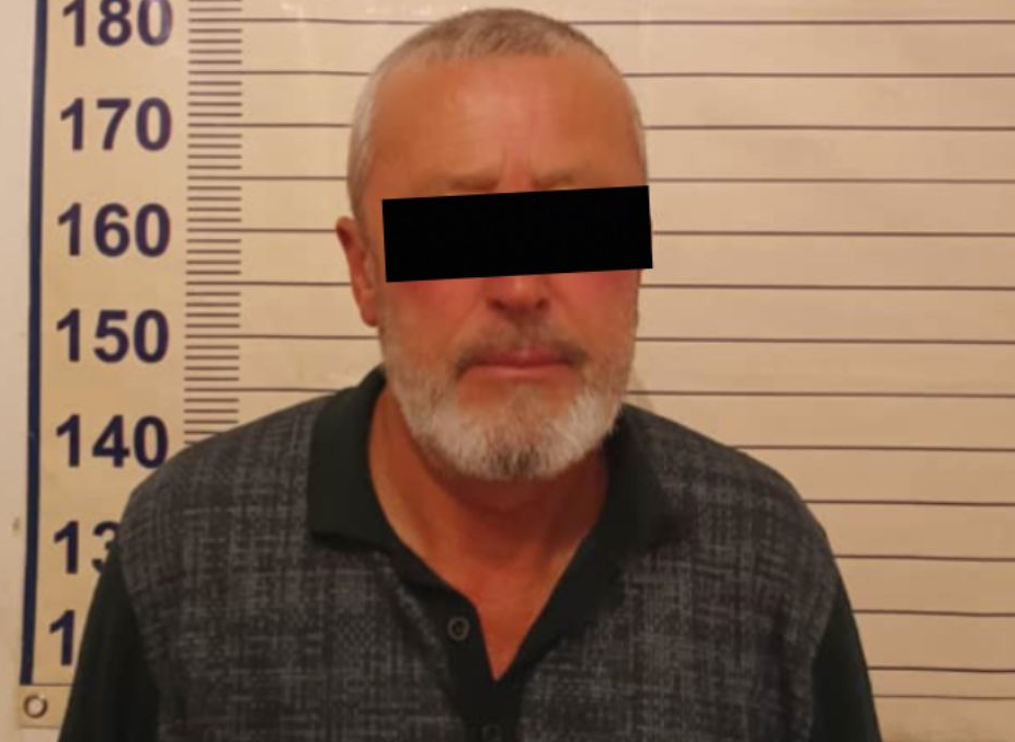 Тергөөчүгө 10 миң доллар пара берип жатканда айыл башчы кармалды