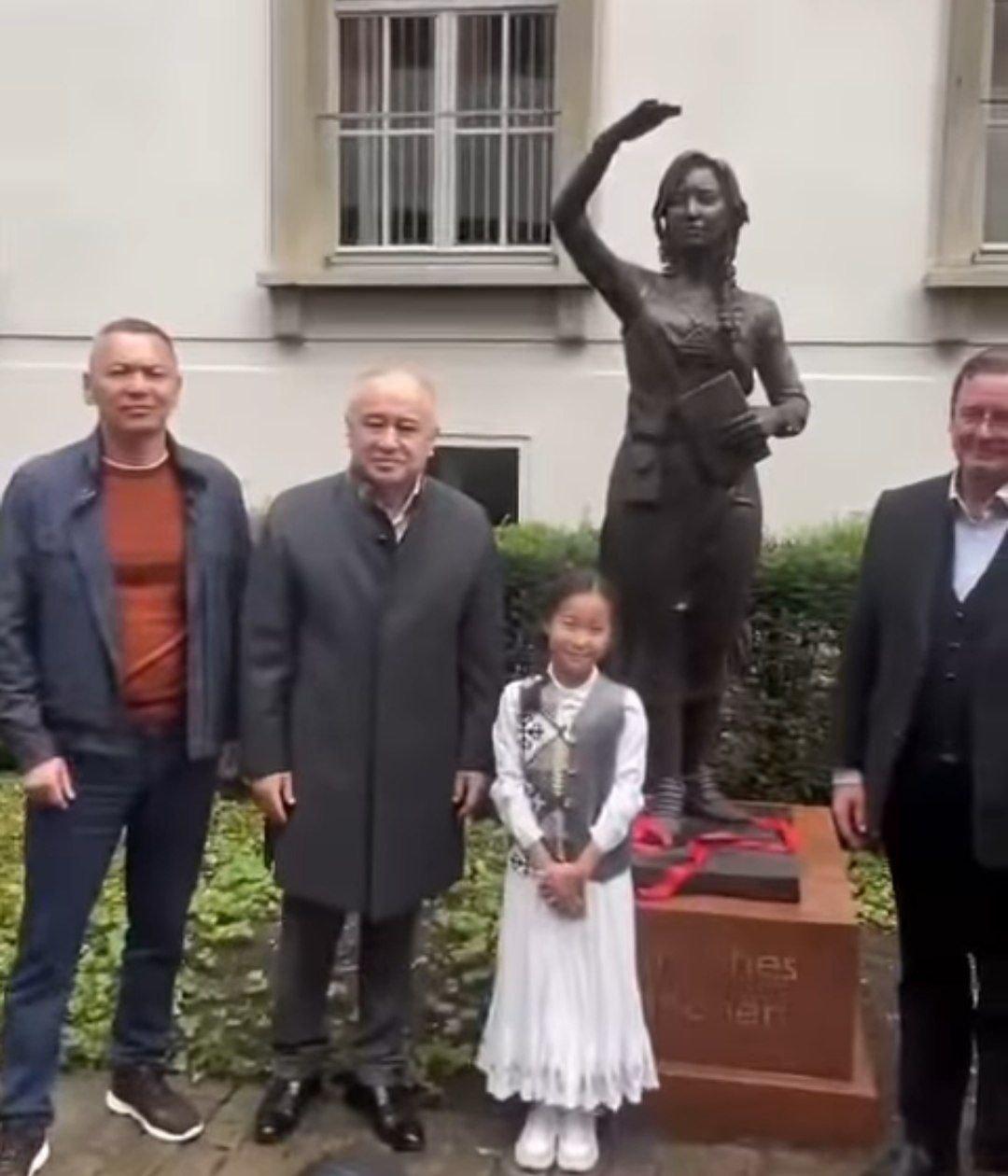 Өмүрбек Бабанов демөөрчү болгон. Германияда &ldquo;Кыргыз кызы&rdquo; айкели орнотулду