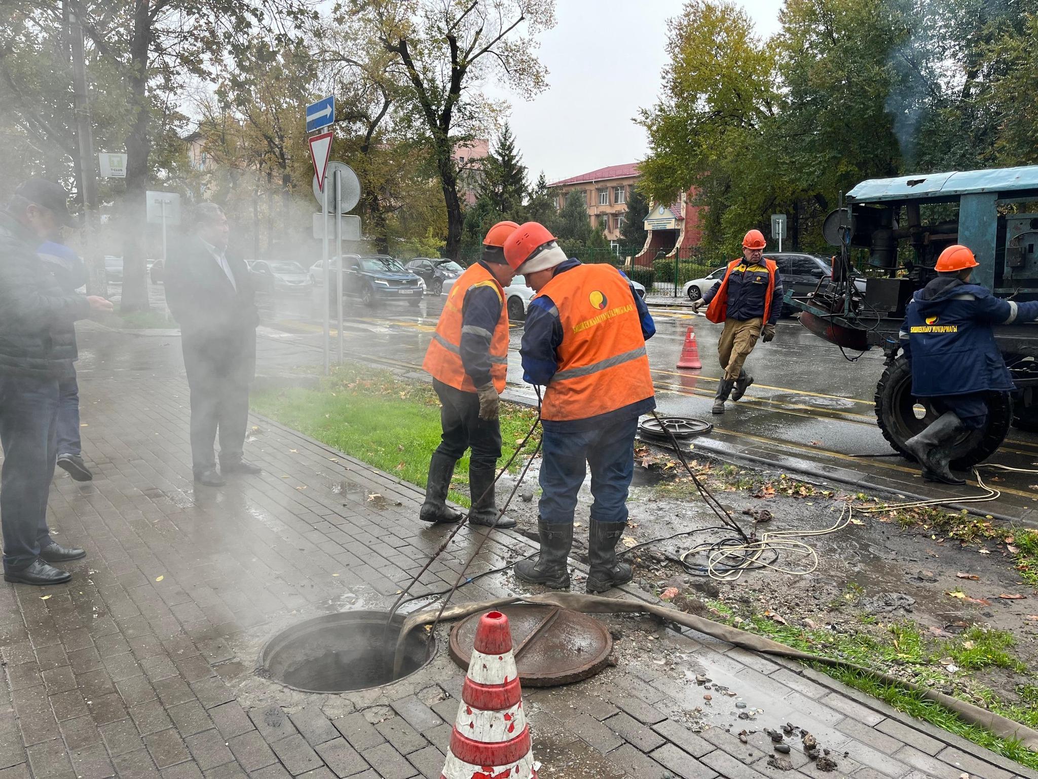 Токтогул көчөсүндө жылуулук тармактын бөлүгүндө жарылуу катталды