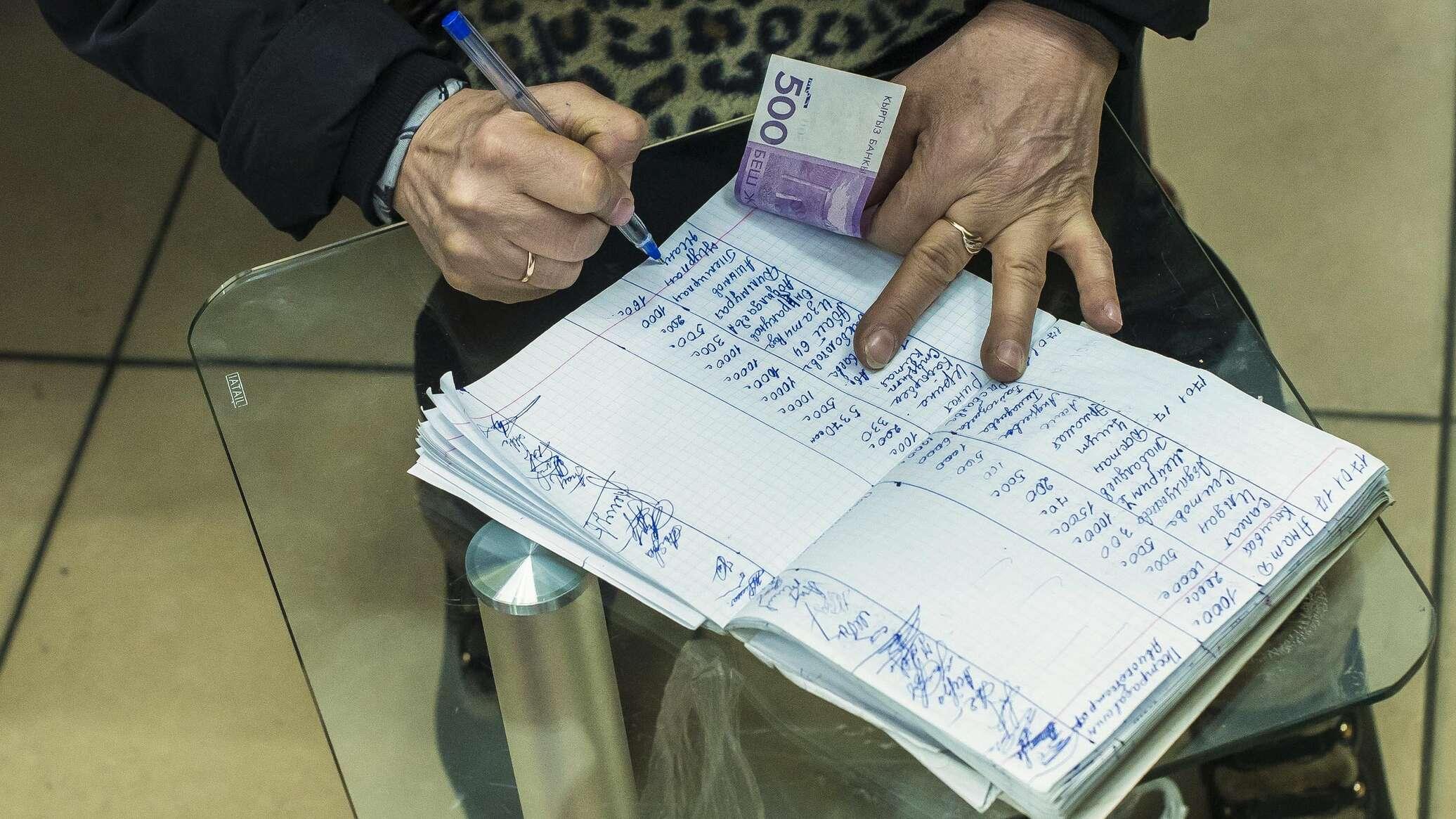 Парламент мектептерде коомдук фонд ачып, акча чогултууга тыюу салуу мыйзамын жактырды