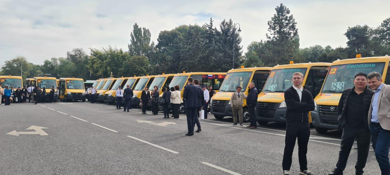Мектеп окуучулары үчүн 50 автобус берилди (Видео)
