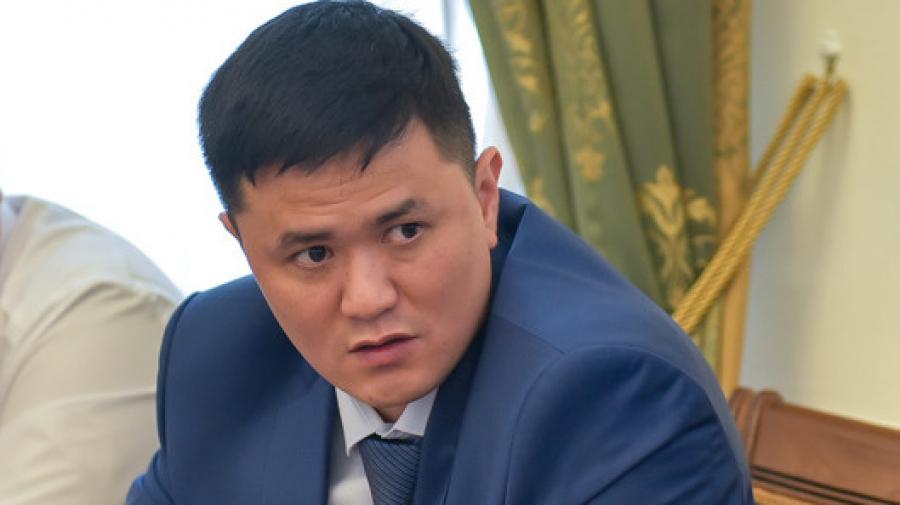 "Чолчоңдобой жүрүңүз." Төрагадан тил уккан Нурдан Орунтаев (Видео)