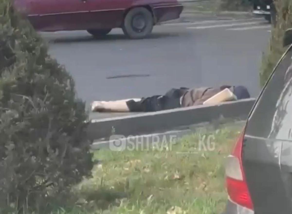 Автобус сүзүп кеткен 18 жаштагы кыз&nbsp;ооруканада көз жумду