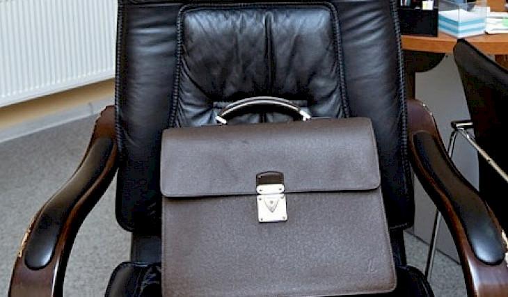 "Кыргызкөмүрдө" коррупцияга тиешеси бар делип эки жетекчи иштен алынды