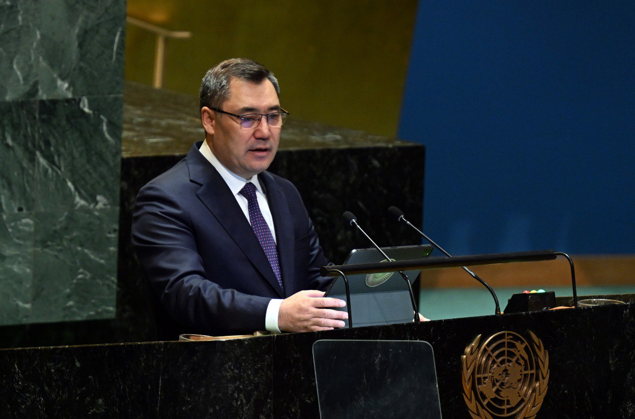 БУУ: Садыр Жапаров куралдуу кагылышуулар ​​көптөгөн өлкөлөрдө жакырчылыкты күчөтүп жатканын белгиледи