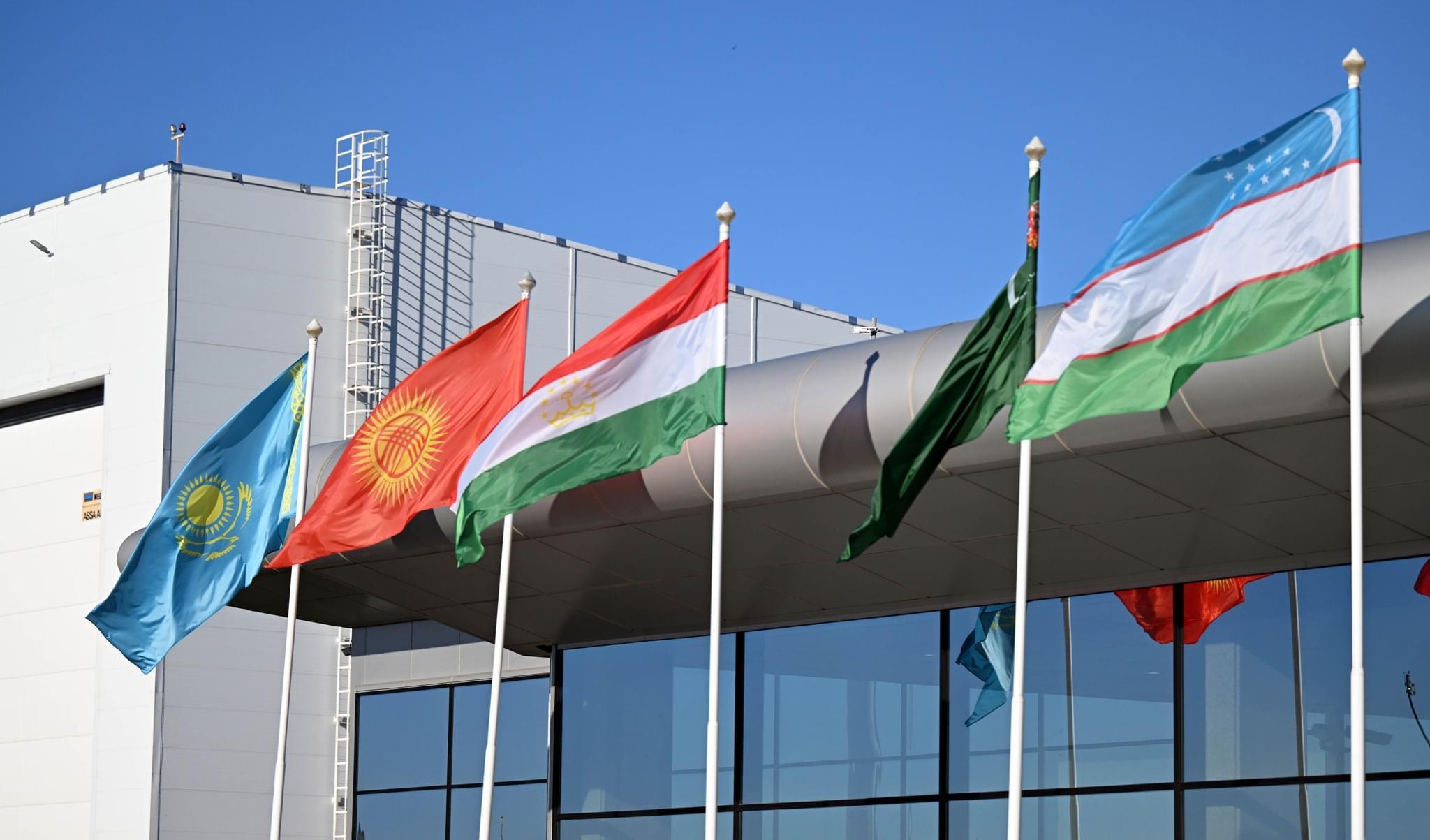 Президент Садыр Жапаров с рабочим визитом прибыл в Астану