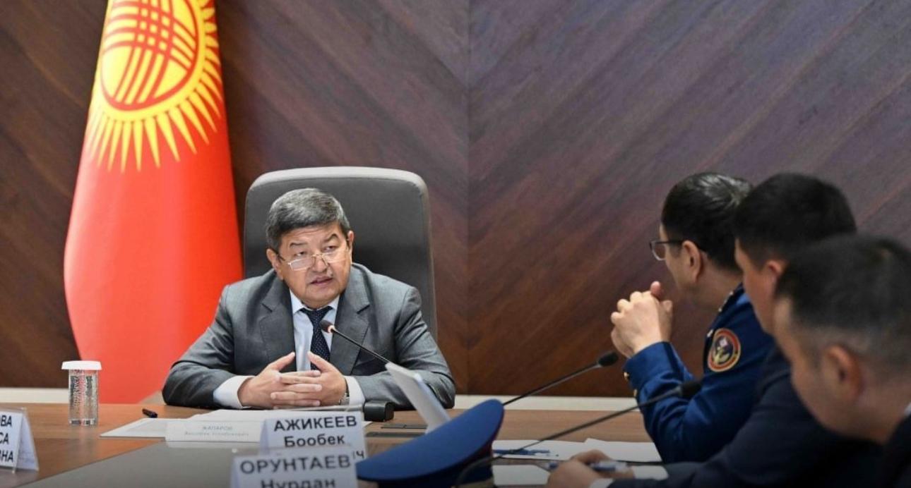 Акылбек Жапаров бардык үйлөрдү жыл аягына чейин камсыздандырууну тапшырды